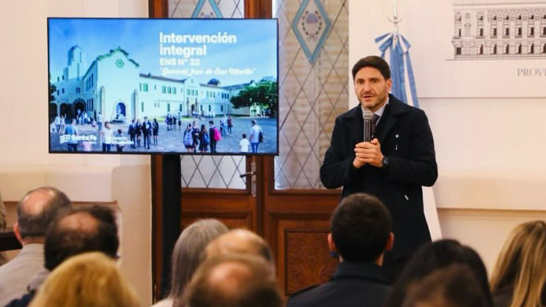 👏🏻 ¡Ya está en marcha la puesta en valor de la Escuela Normal Superior Nº 32!
